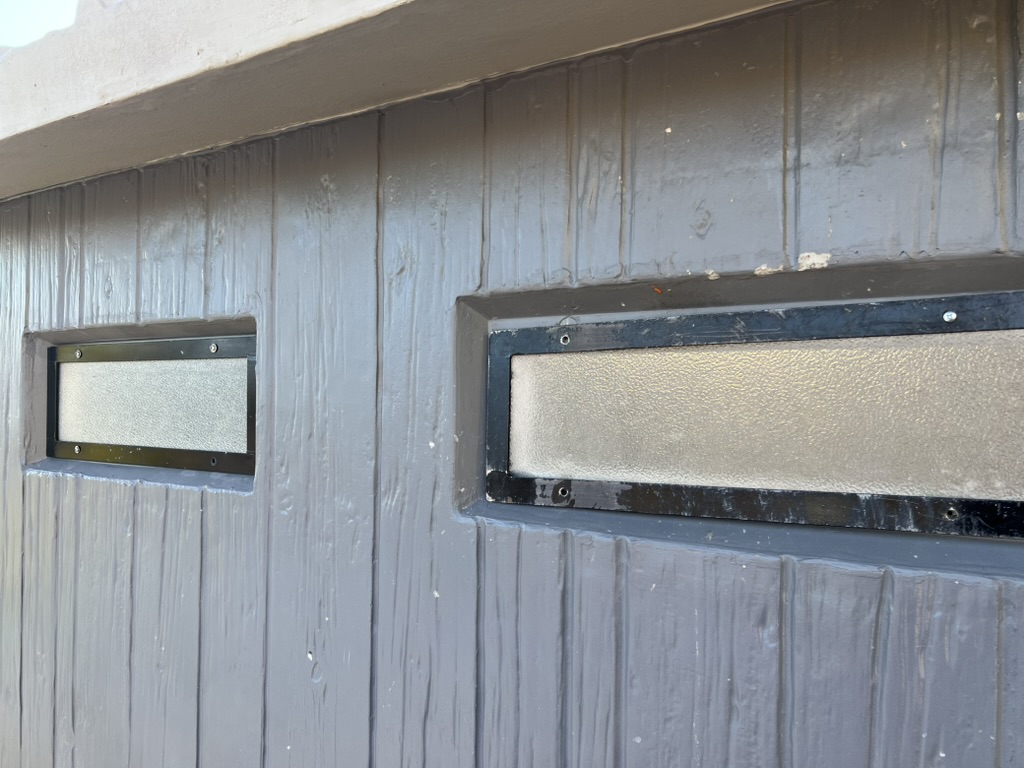 Missing screws on Tribute park bathroom windows - click to enlarge